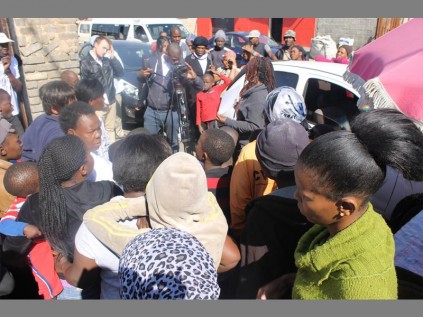 A relative of the deceased Aphiwe Zweni addresses a crowd that gathered at her home on 16 Avenue in the presence of some media before some of them went to the Alexandra police station to protest over her death.