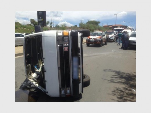 13 people were injured when a taxi overturned in Alex.